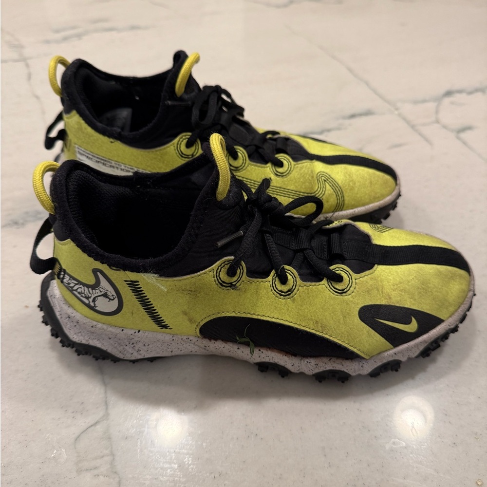 Nike Future Field Turf Cleats in Yellow and Black (Size 6)